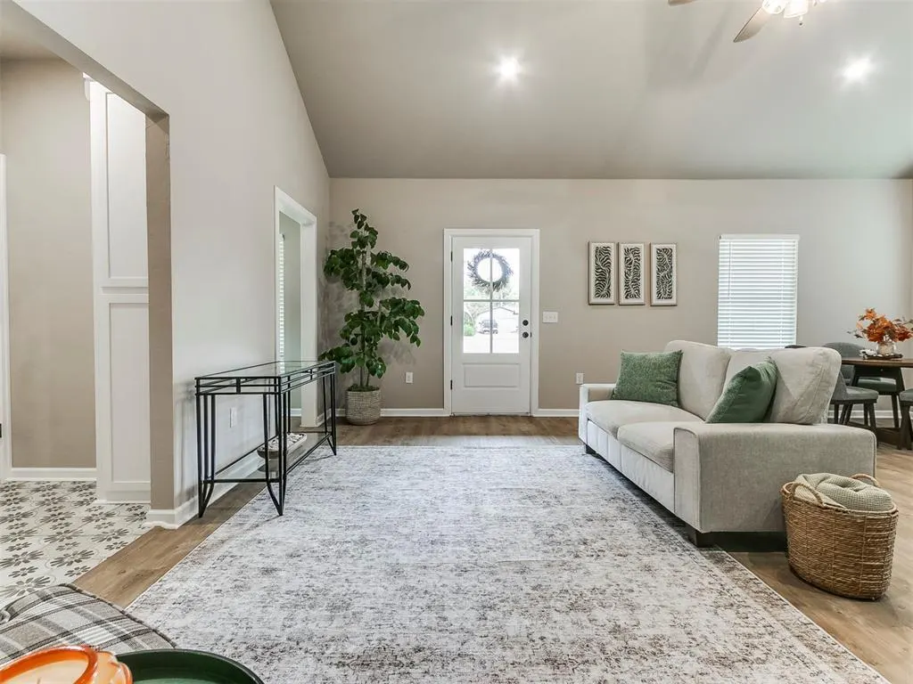 Photo 7 — 226 E Oklahoma Avenue, Kingfisher, OK 73750