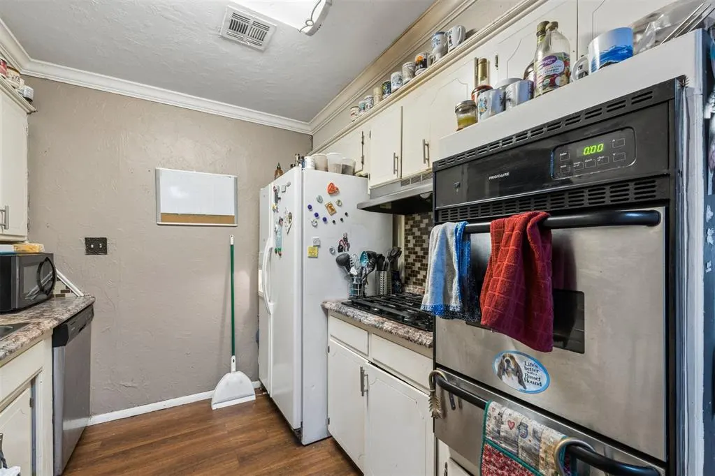 Photo 8 — 908 SW 3rd Street, Moore, OK 73160