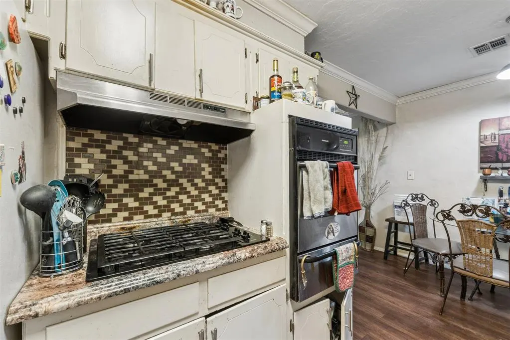 Photo 10 — 908 SW 3rd Street, Moore, OK 73160
