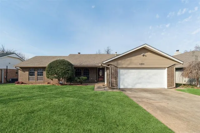 Photo 2 — 11805 Ashford Drive, Yukon, OK 73099