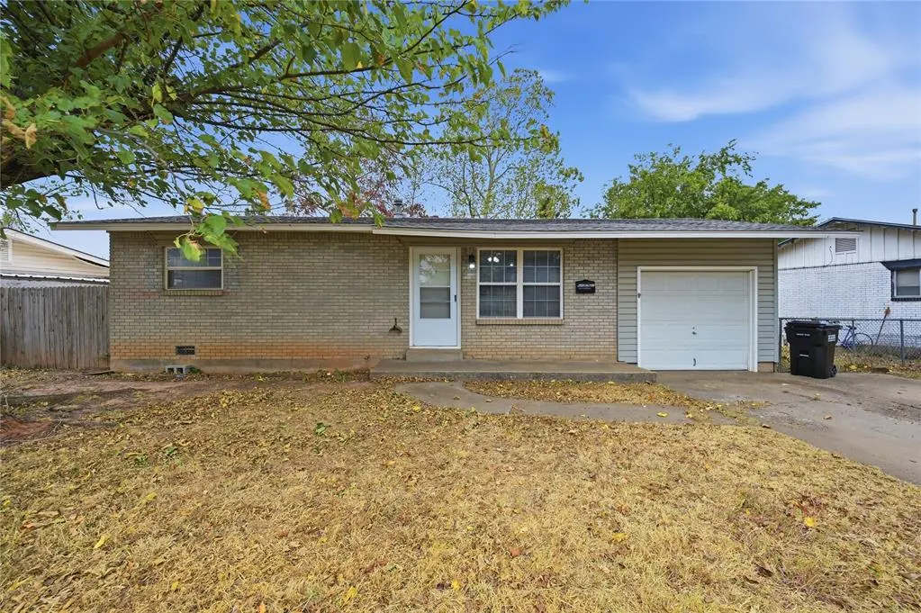 Front exterior — 2117 Queensbury Road, Moore, OK 73160