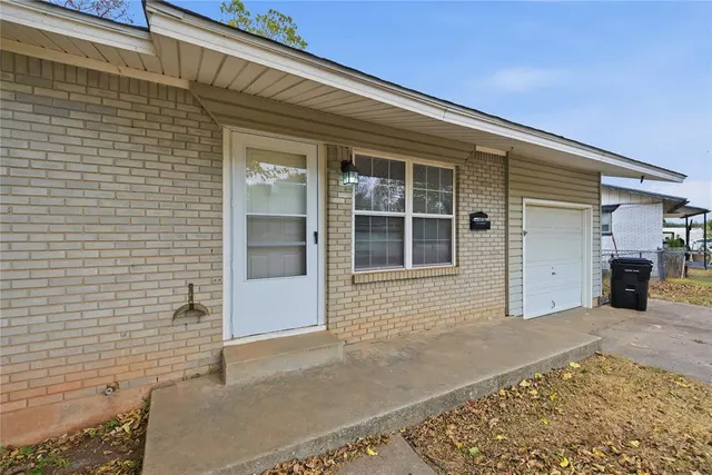 Photo 3 — 2117 Queensbury Road, Moore, OK 73160
