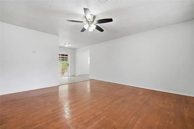 Photo 6 — 2117 Queensbury Road, Moore, OK 73160