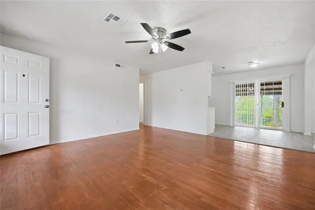 Photo 7 — 2117 Queensbury Road, Moore, OK 73160
