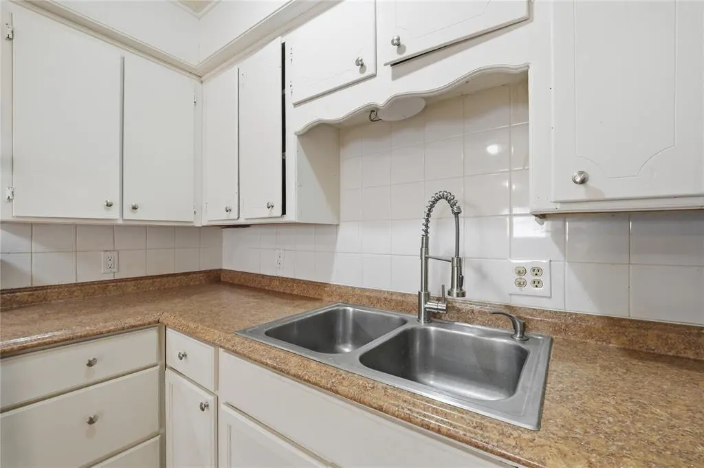 Photo 11 — 2117 Queensbury Road, Moore, OK 73160