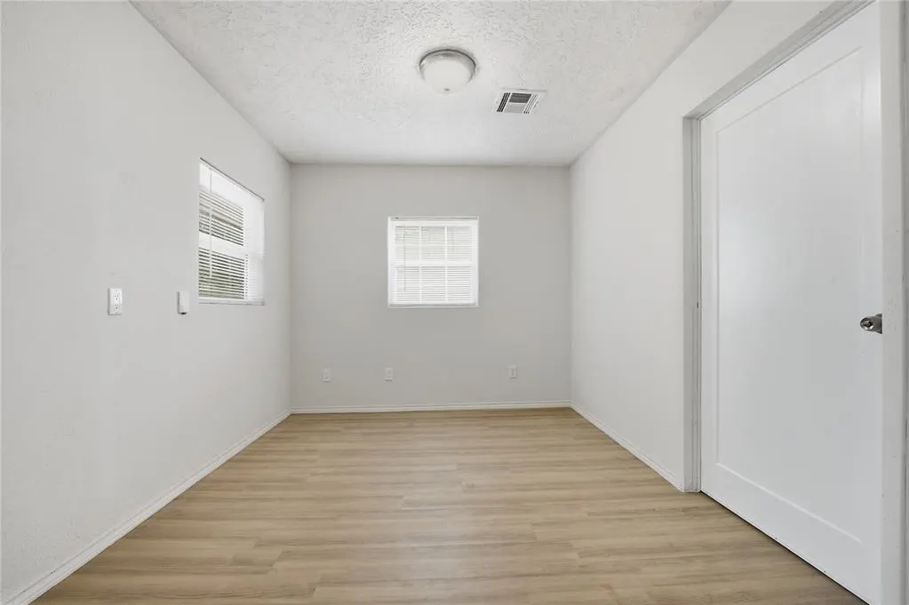 Photo 13 — 2117 Queensbury Road, Moore, OK 73160
