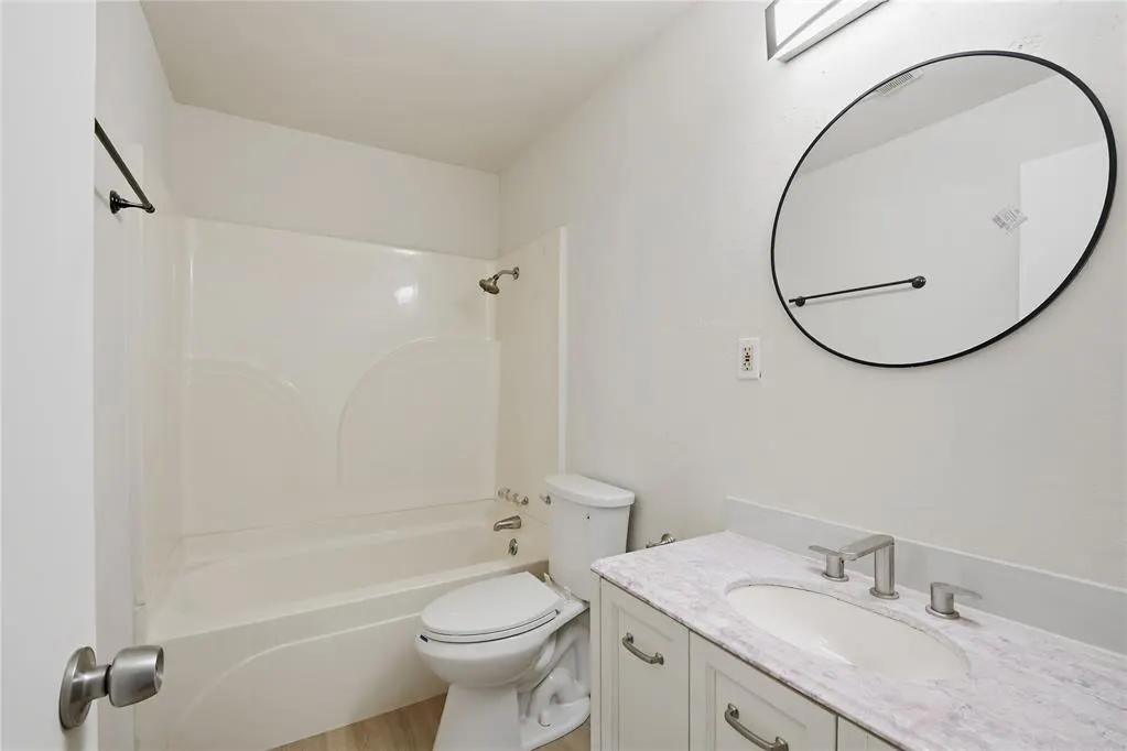 Photo 15 — 2117 Queensbury Road, Moore, OK 73160