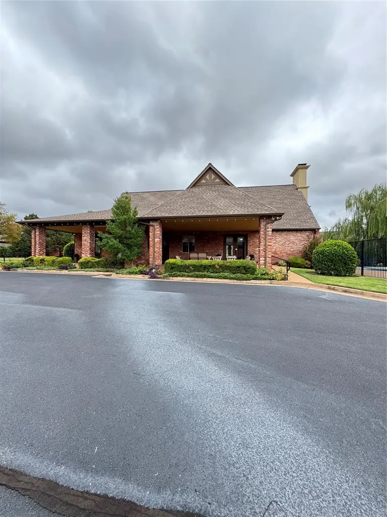 Photo 13 — 909 Villas Creek Drive, Edmond, OK 73003