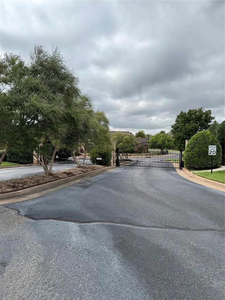 Photo 16 — 909 Villas Creek Drive, Edmond, OK 73003