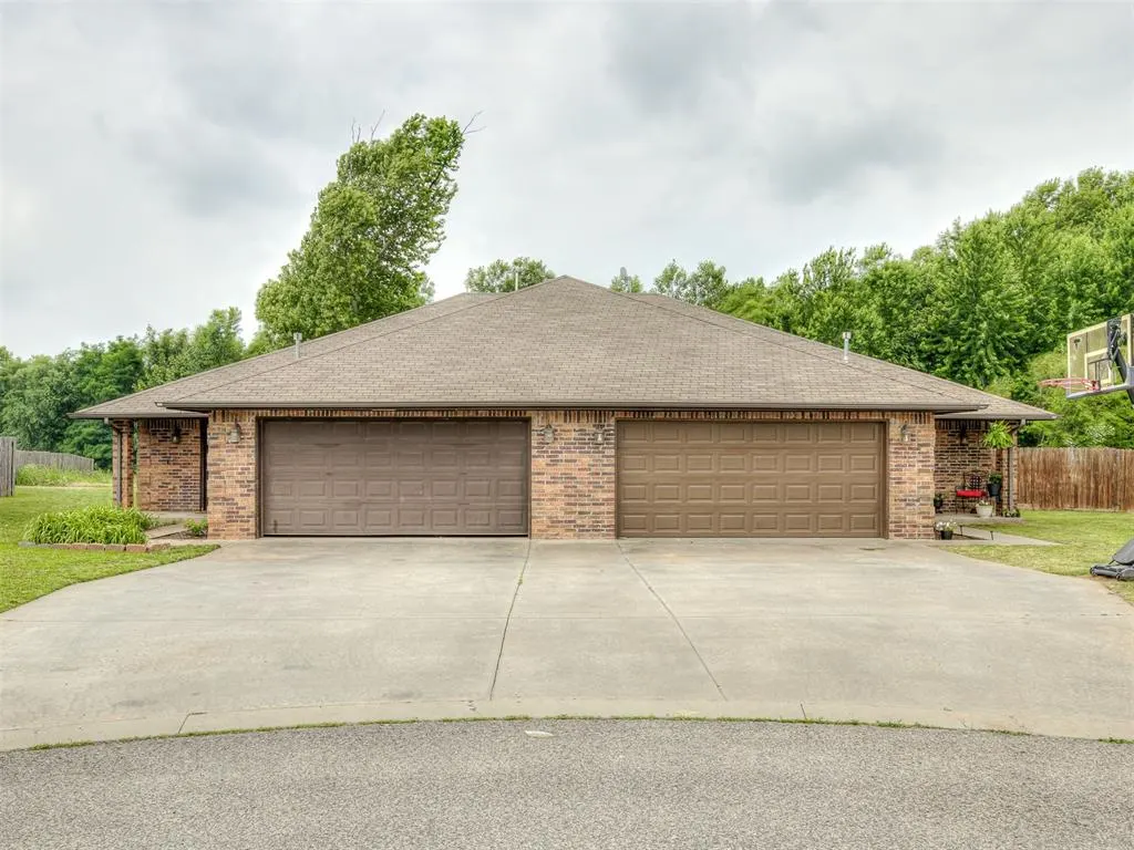 Front exterior — 700 NE 21st Terrace 702, Newcastle, OK 73065