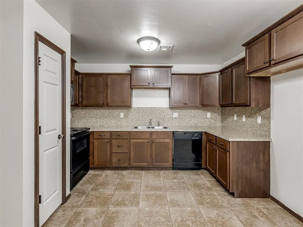 Photo 11 — 700 NE 21st Terrace 702, Newcastle, OK 73065