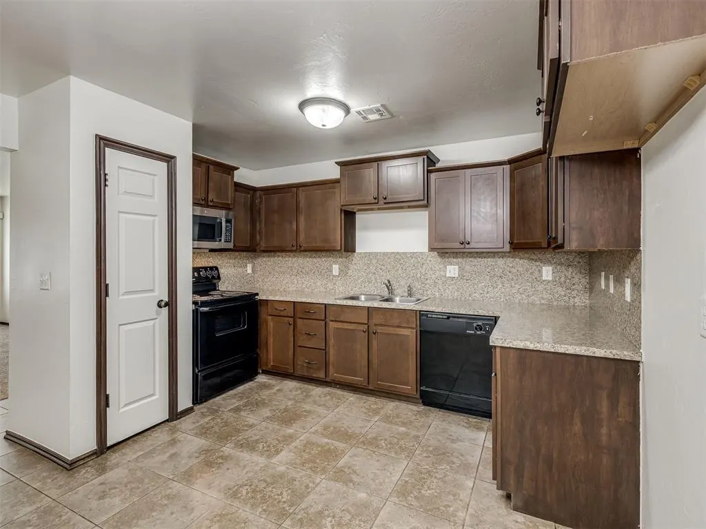 Photo 12 — 708 NE 21st Terrace 710, Newcastle, OK 73065