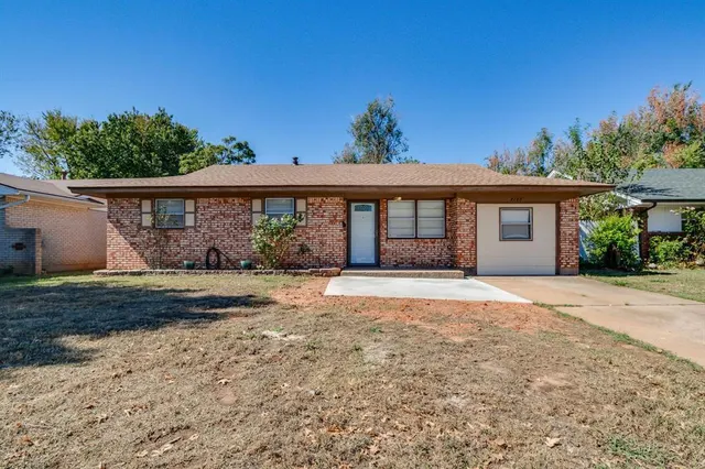 Photo 2 — 2105 Candy Lane, Del City, OK 73115