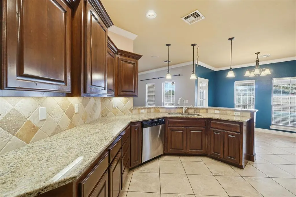 Photo 11 — 805 Candace Lane, Altus, OK 73521