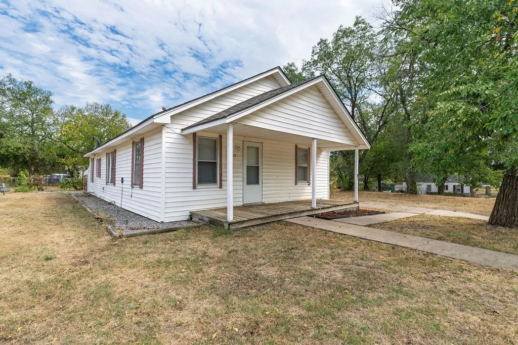 Front exterior — 1229 N Center Avenue, Shawnee, OK 74801