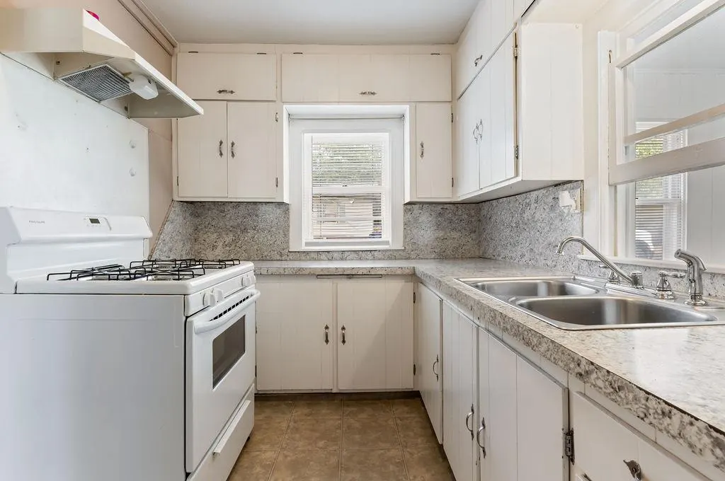 Photo 9 — 1229 N Center Avenue, Shawnee, OK 74801