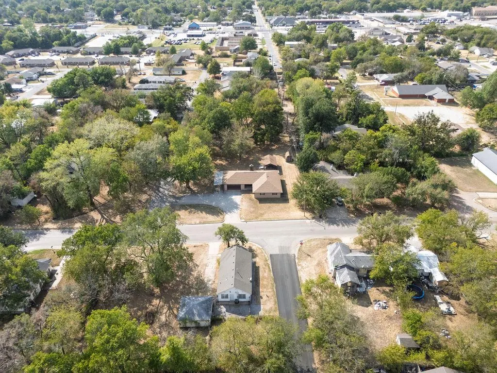 Photo 37 — 1229 N Center Avenue, Shawnee, OK 74801