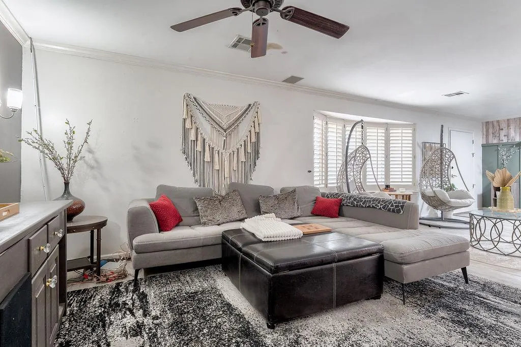 Photo 4 — 8813 Lakeaire Drive, Oklahoma City, OK 73132