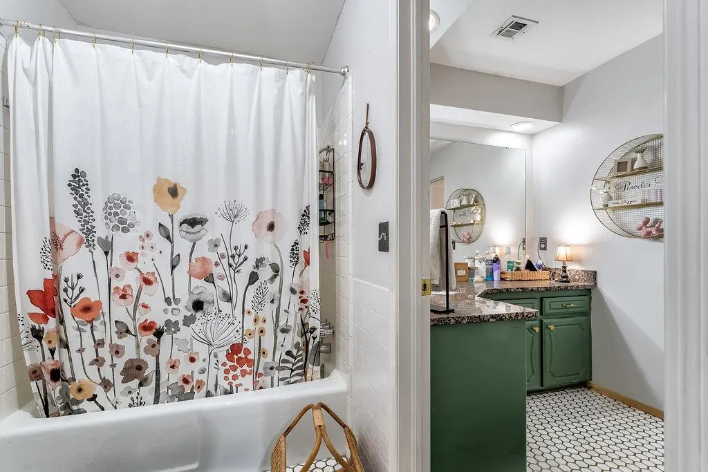 Photo 9 — 8813 Lakeaire Drive, Oklahoma City, OK 73132