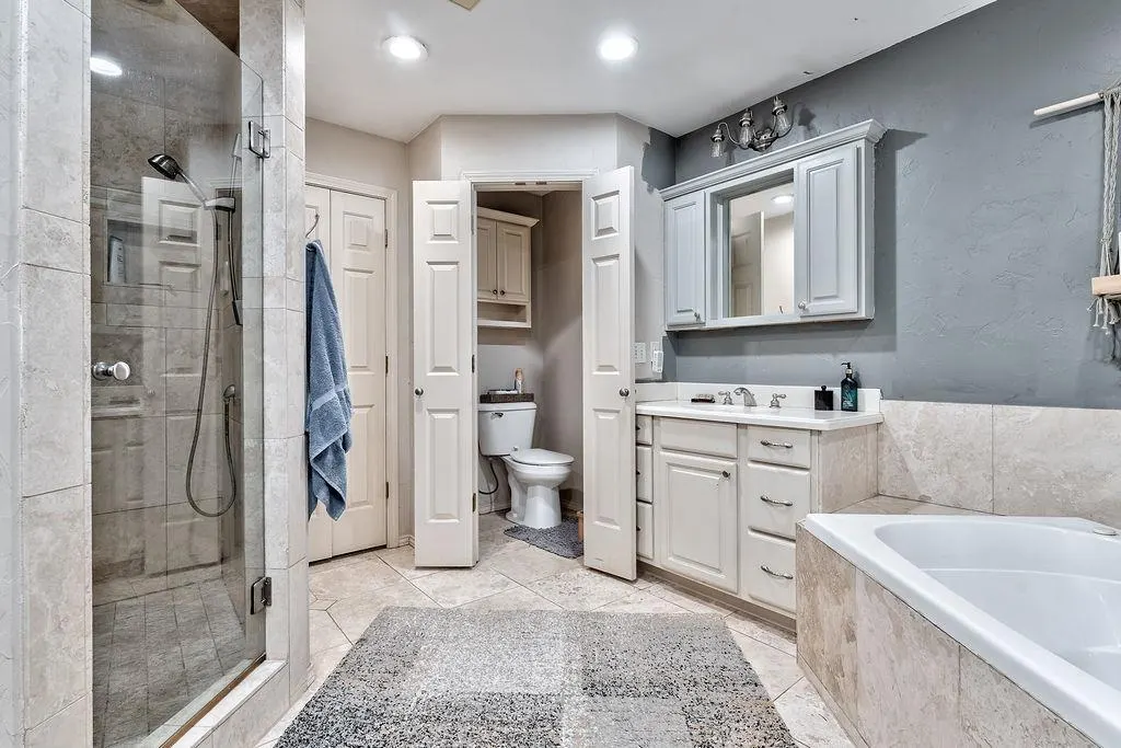 Photo 12 — 8813 Lakeaire Drive, Oklahoma City, OK 73132