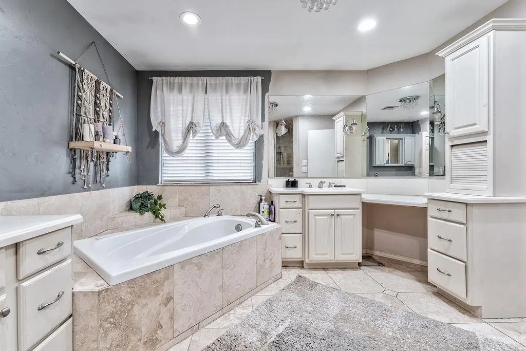 Photo 13 — 8813 Lakeaire Drive, Oklahoma City, OK 73132