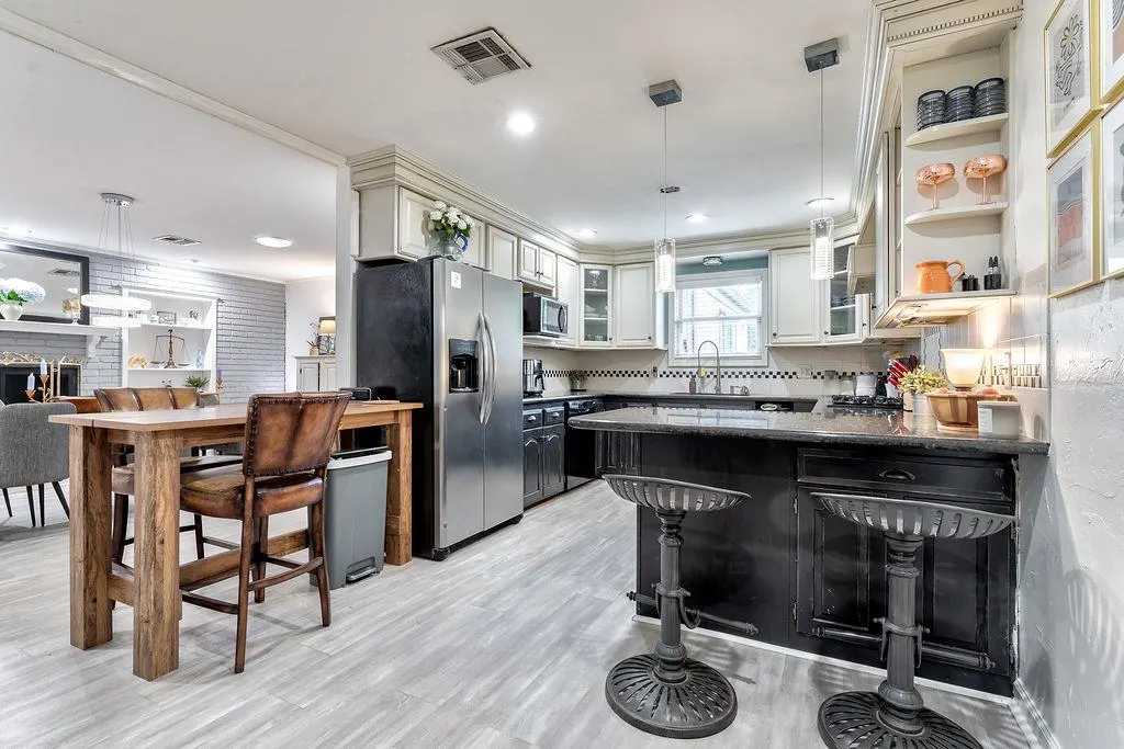 Photo 16 — 8813 Lakeaire Drive, Oklahoma City, OK 73132