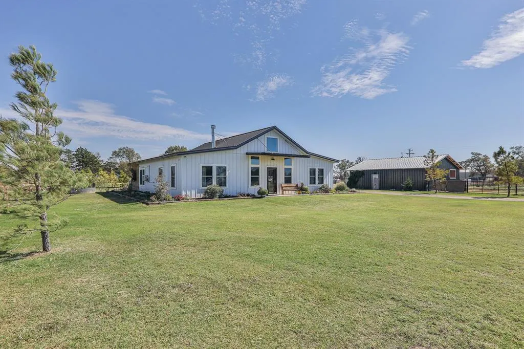 Photo 2 — 1238 Main Street, Dacoma, OK 73131