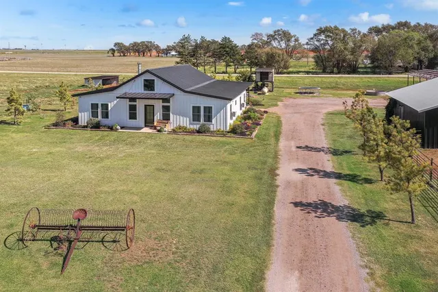 Photo 3 — 1238 Main Street, Dacoma, OK 73131