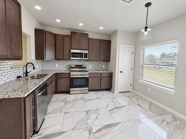 Photo 7 — 8502 NE 34th Place, Spencer, OK 73084
