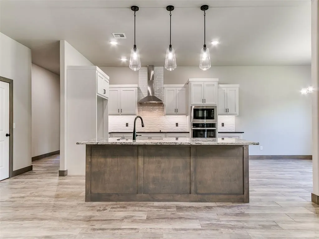 Photo 19 — 990614 Hickory Grove Trail, Harrah, OK 73045