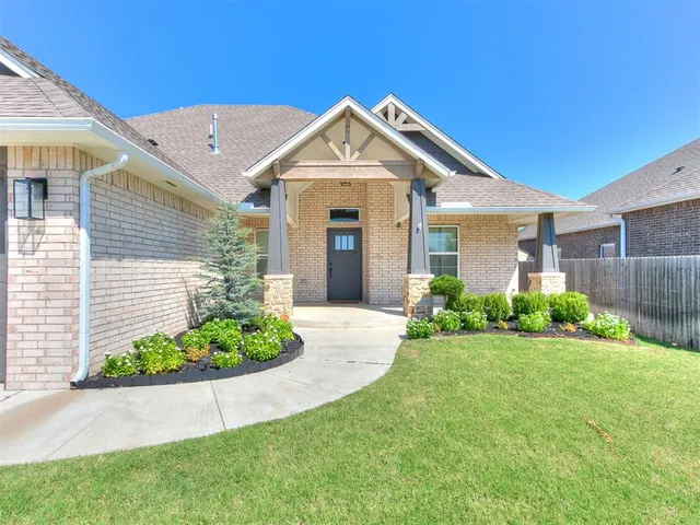 Photo 2 — 1407 Presidio Drive, Norman, OK 73072