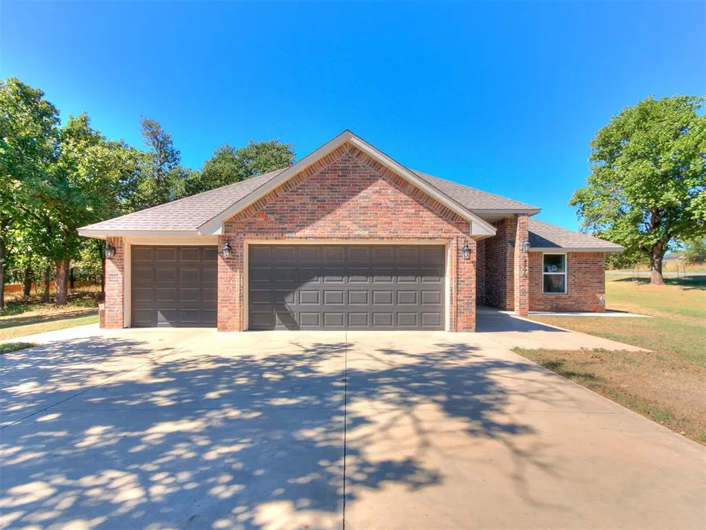 Front exterior — 2006 Ethans Roar Road, Blanchard, OK 73010