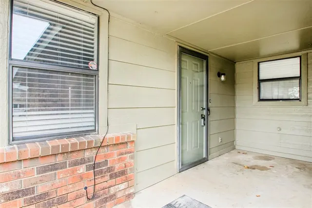 Photo 3 — 605 NW 121st Terrace, Oklahoma City, OK 73114