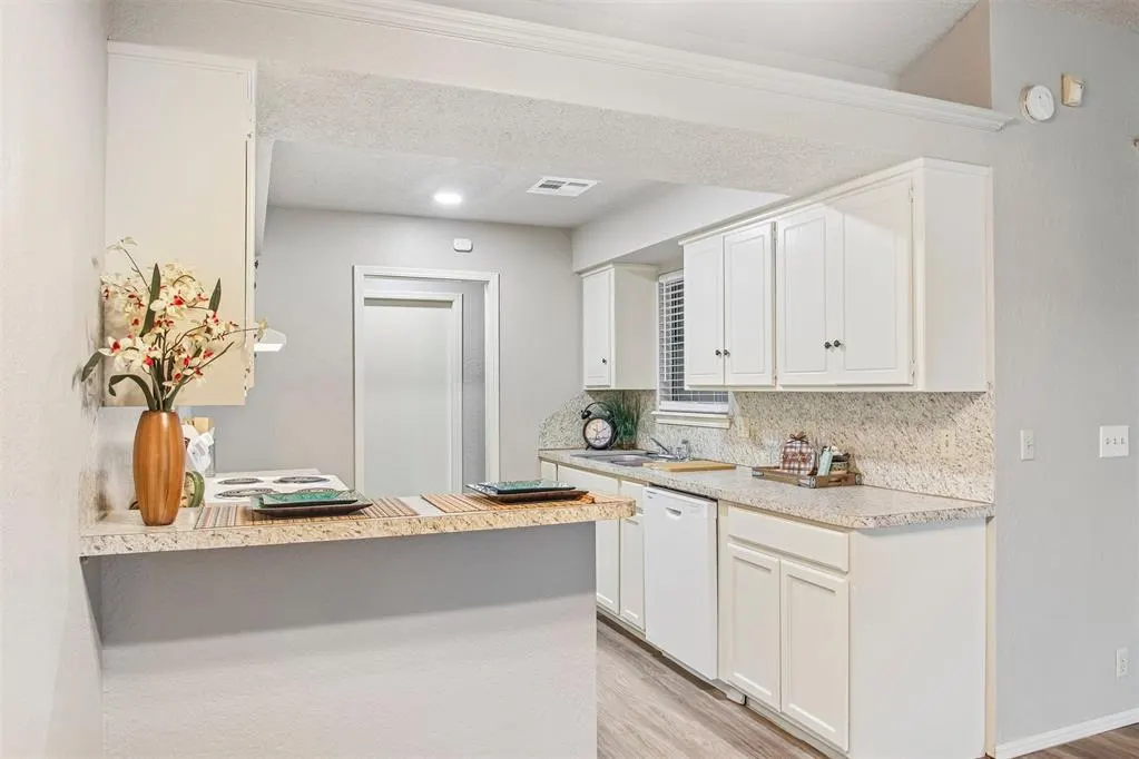 Photo 8 — 605 NW 121st Terrace, Oklahoma City, OK 73114