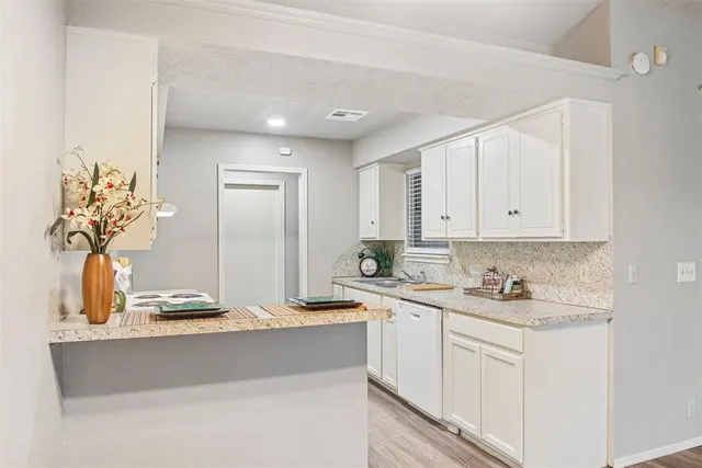 Photo 8 — 605 NW 121st Terrace, Oklahoma City, OK 73114