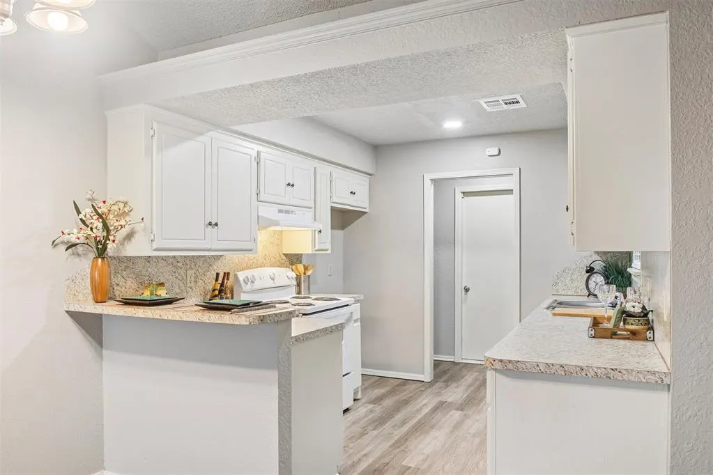 Photo 9 — 605 NW 121st Terrace, Oklahoma City, OK 73114