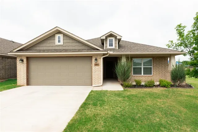 Photo 2 — 245 Vista Drive, Yukon, OK 73099