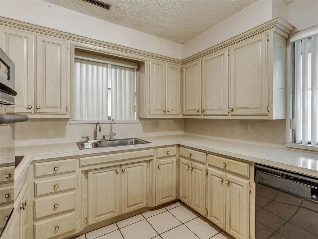 Photo 13 — 2609 SW 63rd Place, Oklahoma City, OK 73159