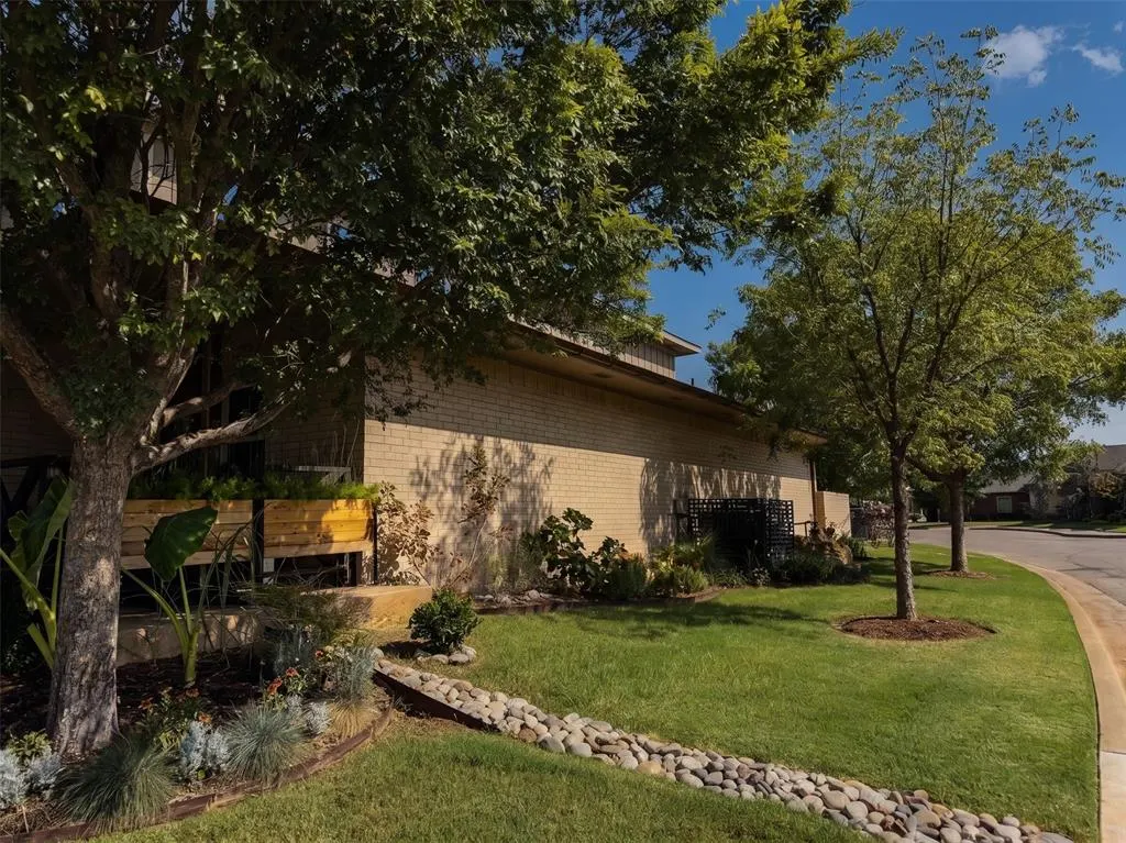 Photo 4 — 2228 Vineyard Boulevard, The Village, OK 73120