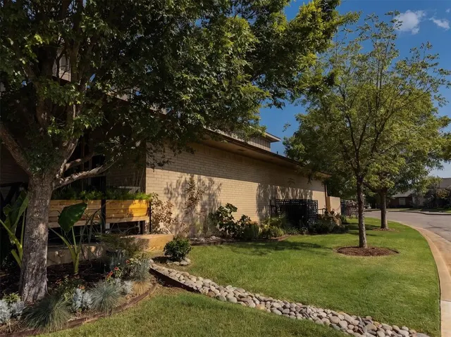 Photo 4 — 2228 Vineyard Boulevard, The Village, OK 73120