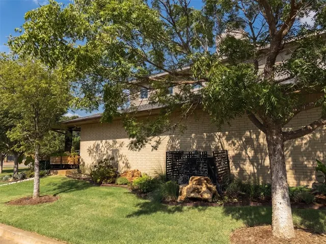 Photo 5 — 2228 Vineyard Boulevard, The Village, OK 73120