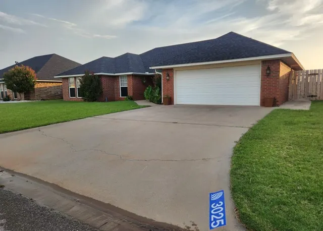 Photo 2 — 3025 White Tail Drive, Altus, OK 73521