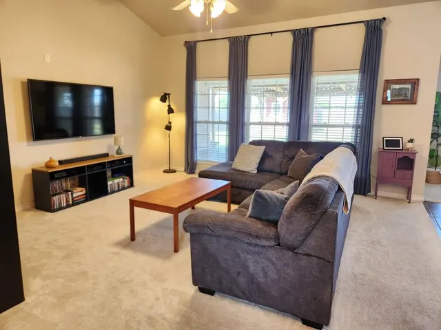 Photo 5 — 3025 White Tail Drive, Altus, OK 73521