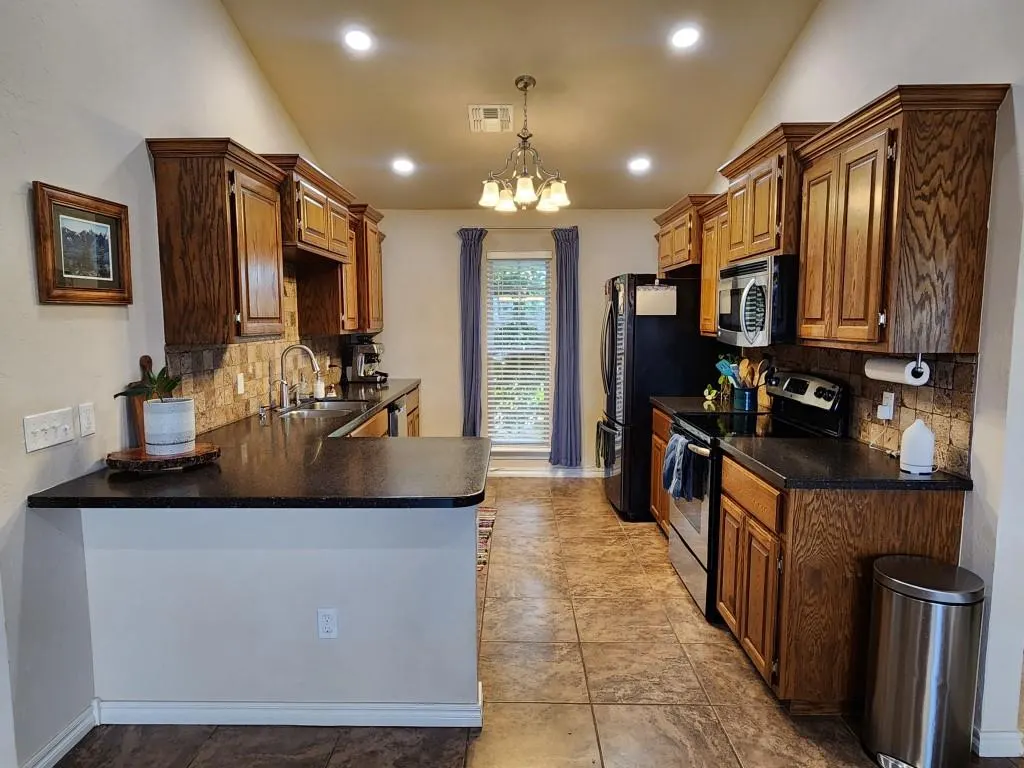 Photo 8 — 3025 White Tail Drive, Altus, OK 73521