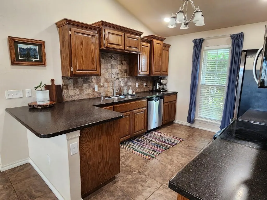 Photo 9 — 3025 White Tail Drive, Altus, OK 73521