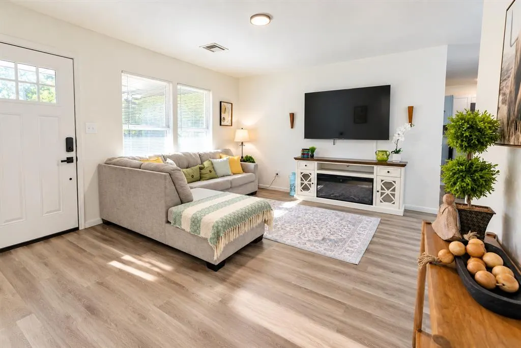 Photo 3 — 10908 N McKinley Avenue, Oklahoma City, OK 73114