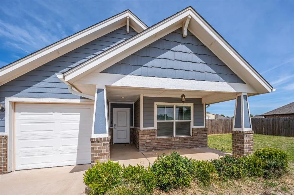 Front exterior — 1281 Lakeview Drive, Edmond, OK 73034