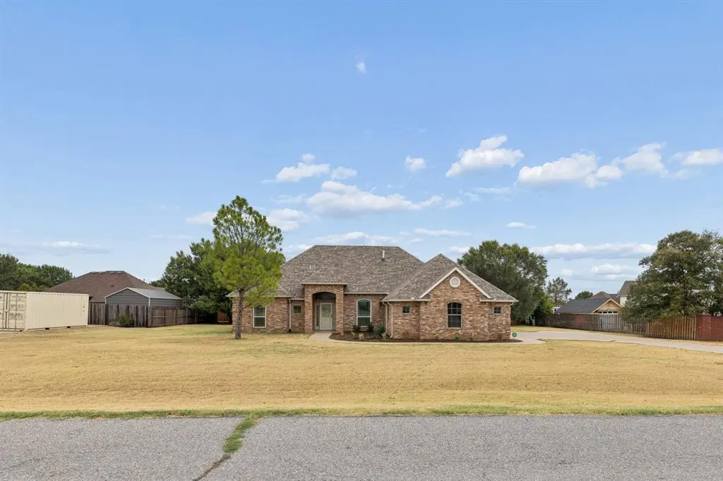 Photo 3 — 12 NW Ashbury Way, Lawton, OK 73505