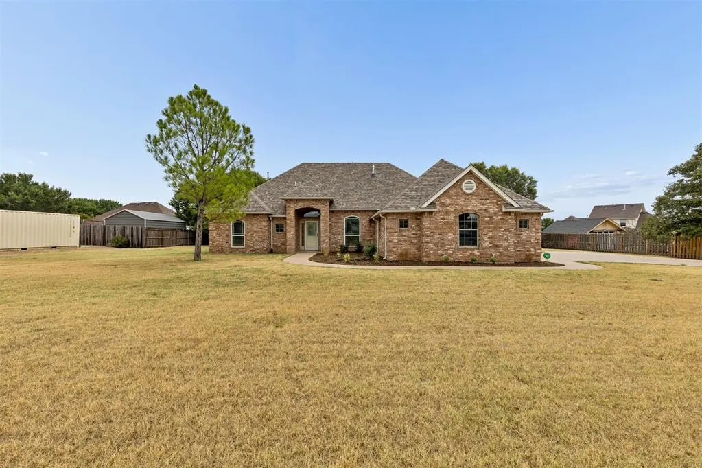 Photo 4 — 12 NW Ashbury Way, Lawton, OK 73505