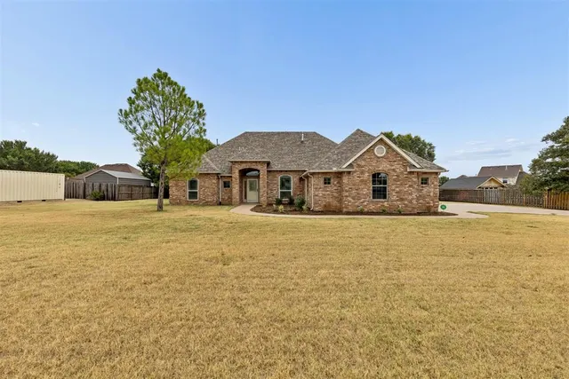 Photo 4 — 12 NW Ashbury Way, Lawton, OK 73505